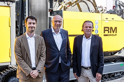 V. l. Dorian Wessely, Gerald Hanisch (CEO & Gründer RUBBLE Master), Günther Weissenberger (Managing Director RM Group)